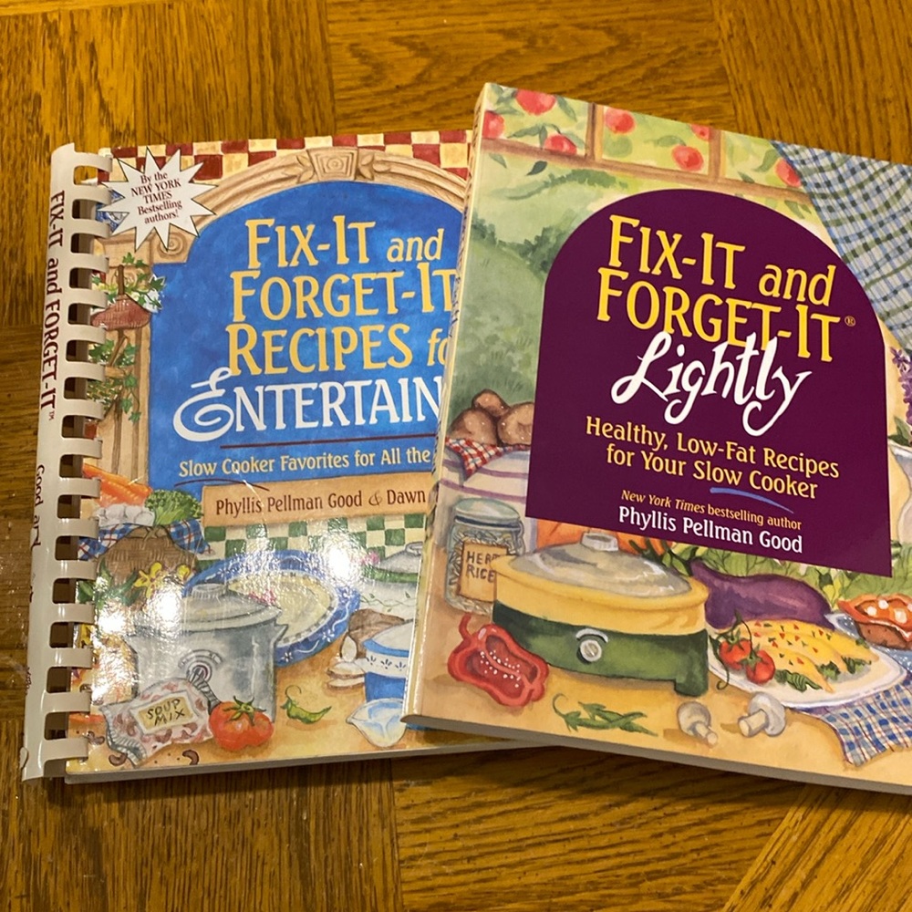 Great Condition Set of 2 Fix it and Forget it Cookbooks